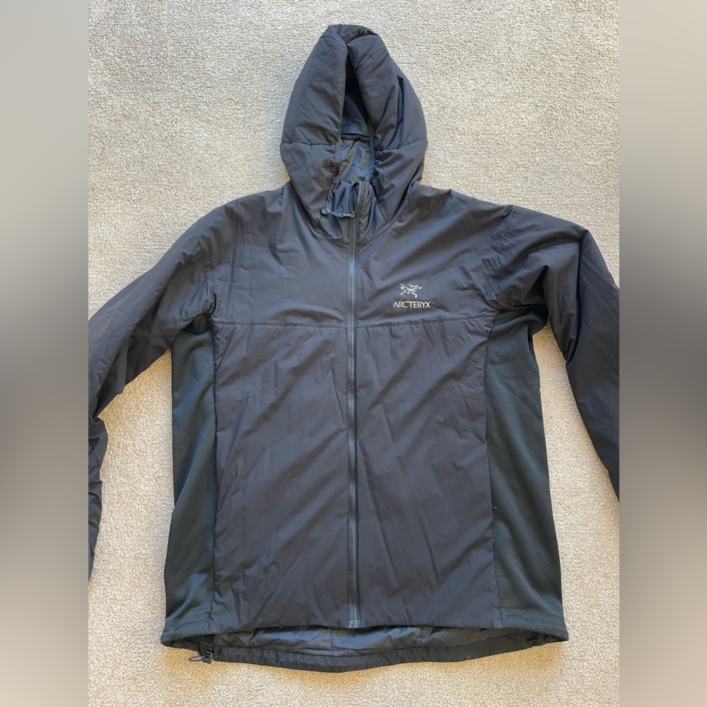Men’s Arc’teryx Atom LT Hoody. Excellent condition. Worn less than 10 times.